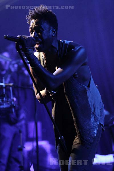 SAUL WILLIAMS - 2011-11-03 - PARIS - La Cigale - 